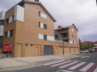 Local Comercial a Noáin (Valle de Elorz). Bajera con dos salidas de humos.