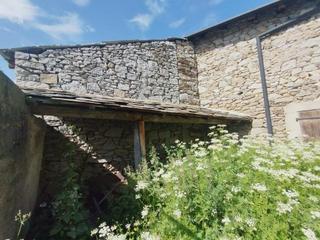 Masia  Route de dorres. Casa rustica historica