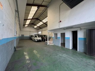Lloguer Nau industrial a Zona Industrial. Nave industrial en alquiler – con patio amplio y oficinas
