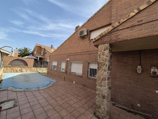 Maison jumelée à Velilla de San Antonio. Ref. 25.137 | exclusivo chalet adosado con piscina privada y amp