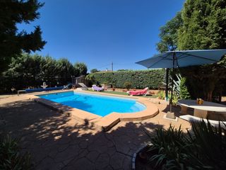 Chalet in Eurovillas. Chalet independiente en venta – piscina privada, gran parcela y