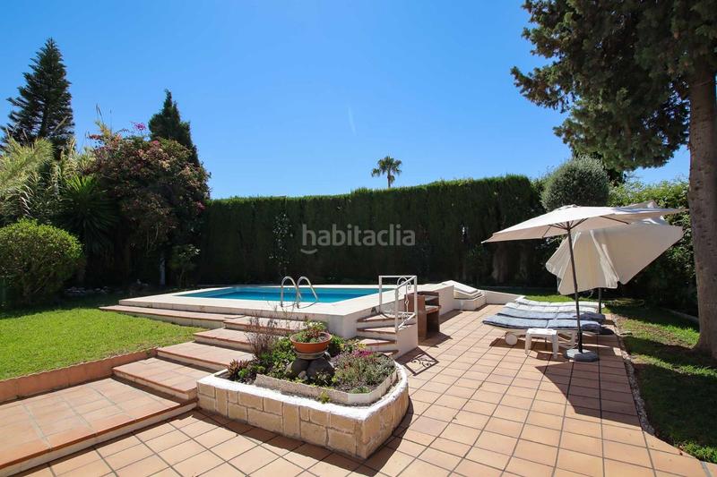 Foto 4cae6476-90cd-4a0b-b4ae-27990e8c2765. Casa villa independiente junto a la playa en san pedro en Marbella