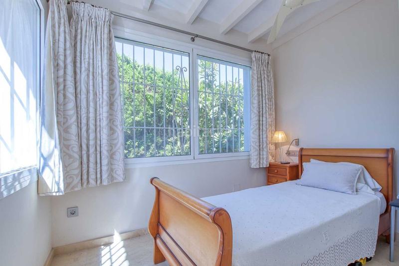 Foto bb88f0bb-3ce4-4b13-a319-11b572a34ec7. Casa villa independiente junto a la playa en san pedro en Marbella