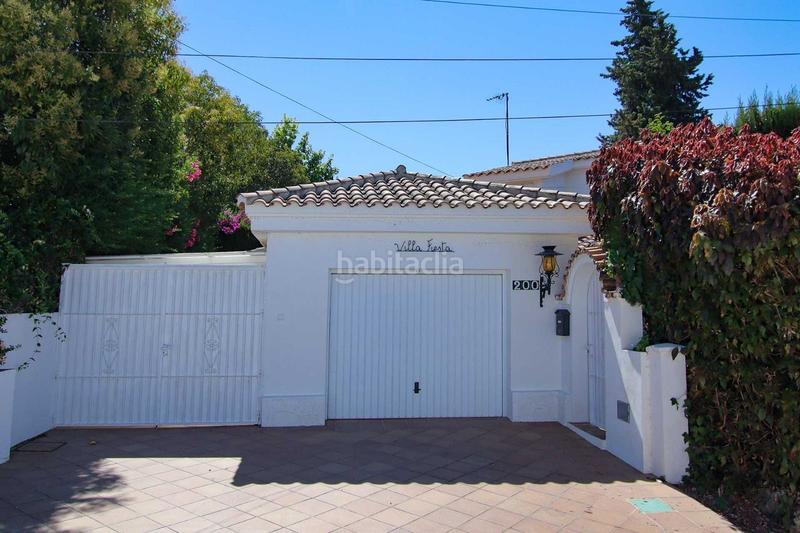 Foto f7873aad-b11e-41a8-be5f-f3ea58c9faf8. Casa villa independiente junto a la playa en san pedro en Marbella