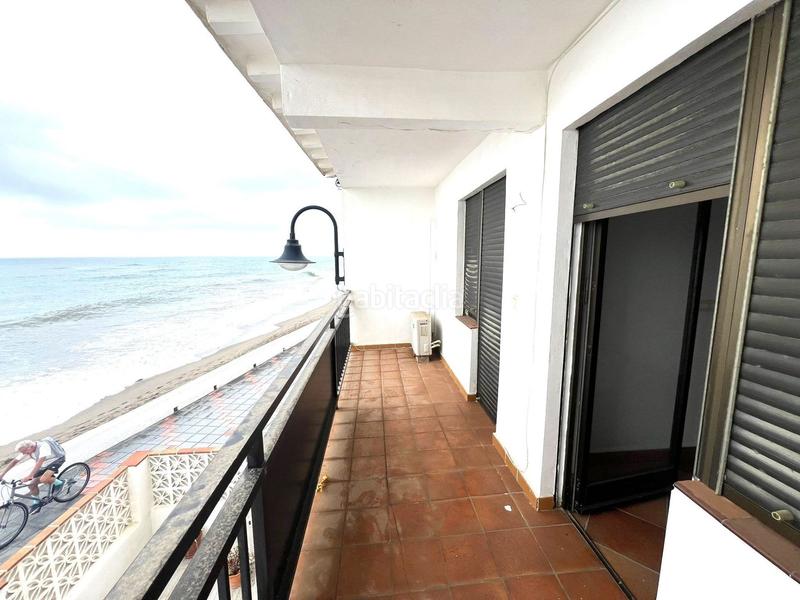 Foto 3bdc0b7d-1b37-406d-83fc-32b37a239b4b. Casa  adosada de 3 habitaciones en primera línea de playa en la cala . en Mijas