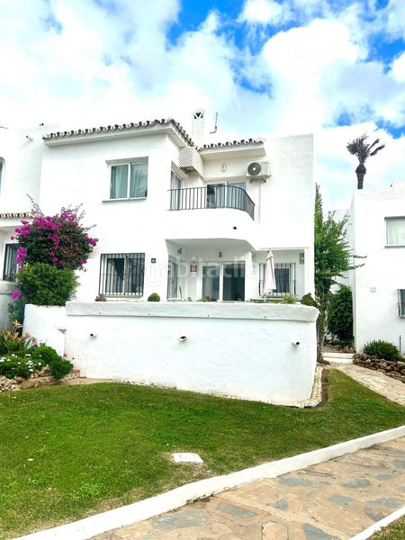 Foto e0a3f30e-fd02-4687-8215-962376ef2d16. Casa amb aparcament piscina a Calahonda Mijas