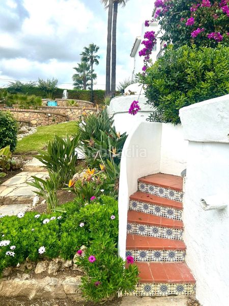 Foto f0301276-acfc-4b5b-a9a6-2b0d5e952998. Casa amb aparcament piscina a Calahonda Mijas