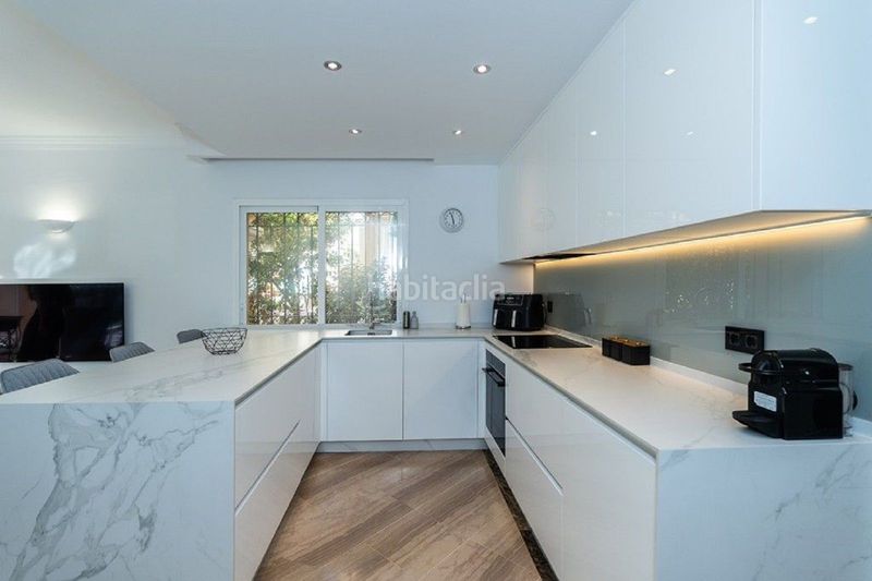 Foto 7ef77cad-f4a8-46fc-8dfb-6db52ea6225a. Apartament amb aparcament piscina a Santa María Marbella