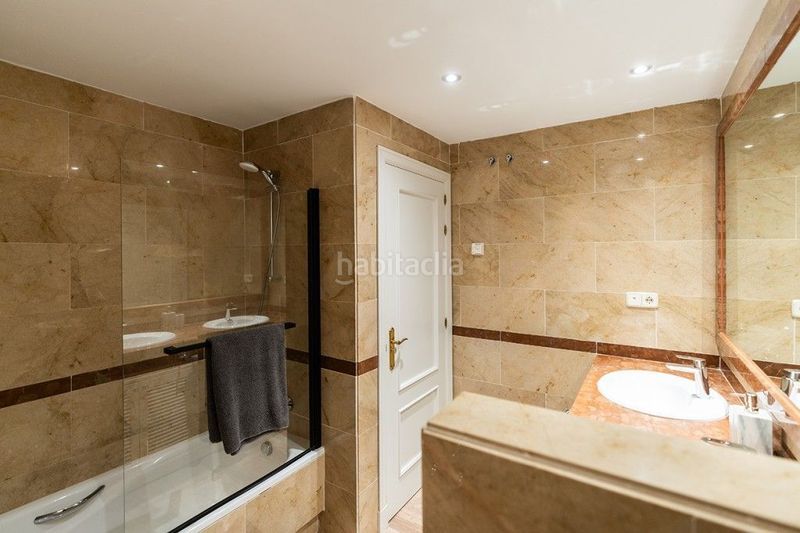 Foto 9106f522-2f41-4e82-8df6-5d24e1dfa4ce. Apartament amb aparcament piscina a Santa María Marbella