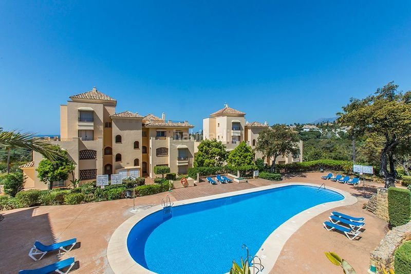 Foto f35e1bb7-38d4-4fad-96af-fcde1b725fcf. Apartament amb aparcament piscina a Santa María Marbella