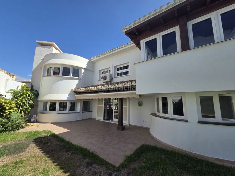 Foto 05568352-c63e-43e6-bd93-5a4778da13a4. Casa amb aparcament piscina a Centro ciudad Fuengirola