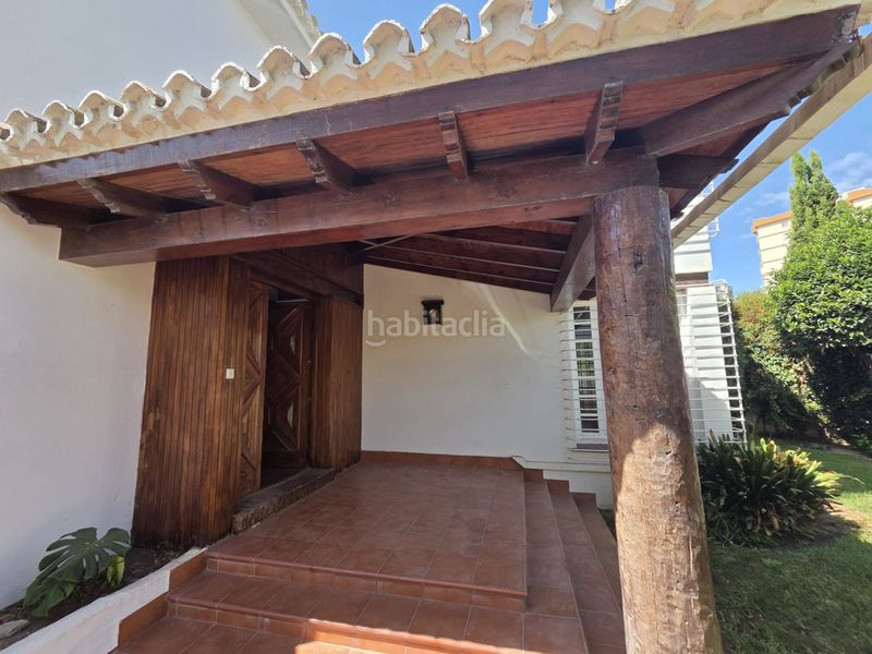 Foto 209d3748-cc32-4b6f-9c09-e7ba5049d7fc. Casa amb aparcament piscina a Centro ciudad Fuengirola