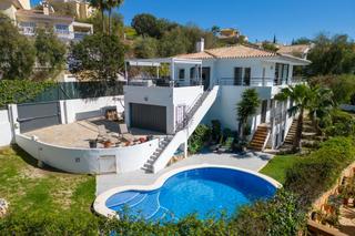 Haus in Riviera del Sol. Villa de 5 habitaciones en torrenueva cerca de la cala.