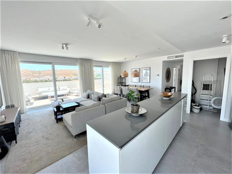 Foto 2eb4a27a-5c9e-4e51-9f36-2758885ab2a8. Apartamento el mejor ático en venta en la cala , a 3 minutos a pie de la playa, con piscinas privadas y comunitarias. en Mijas