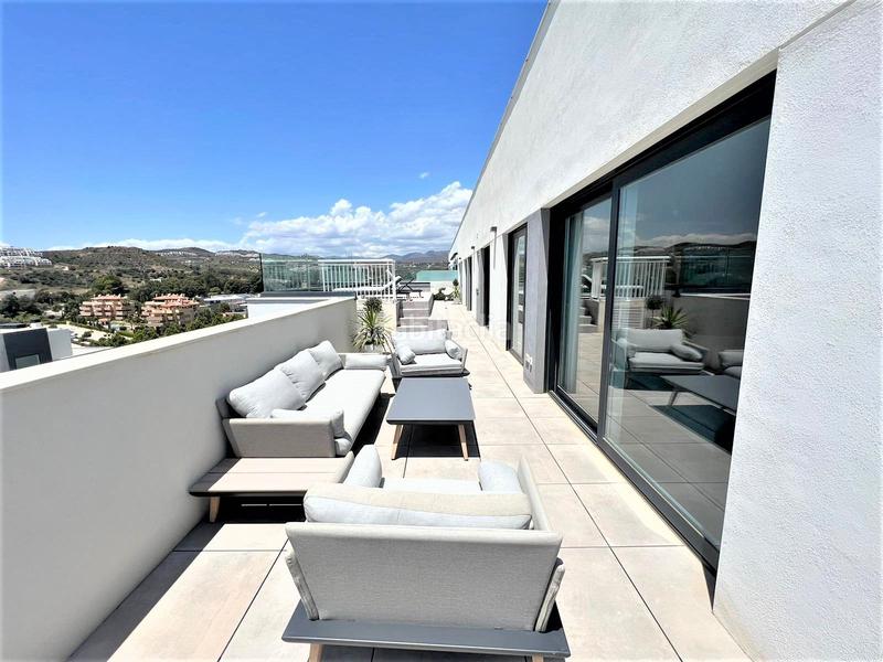 Foto 8e6c8add-f281-4786-99f7-38f837158df9. Apartamento el mejor ático en venta en la cala , a 3 minutos a pie de la playa, con piscinas privadas y comunitarias. en Mijas