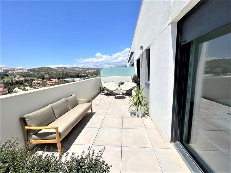 Foto dc02cb4d-b962-4a75-a2a1-15ce5b5851b6. Apartamento el mejor ático en venta en la cala , a 3 minutos a pie de la playa, con piscinas privadas y comunitarias. en Mijas