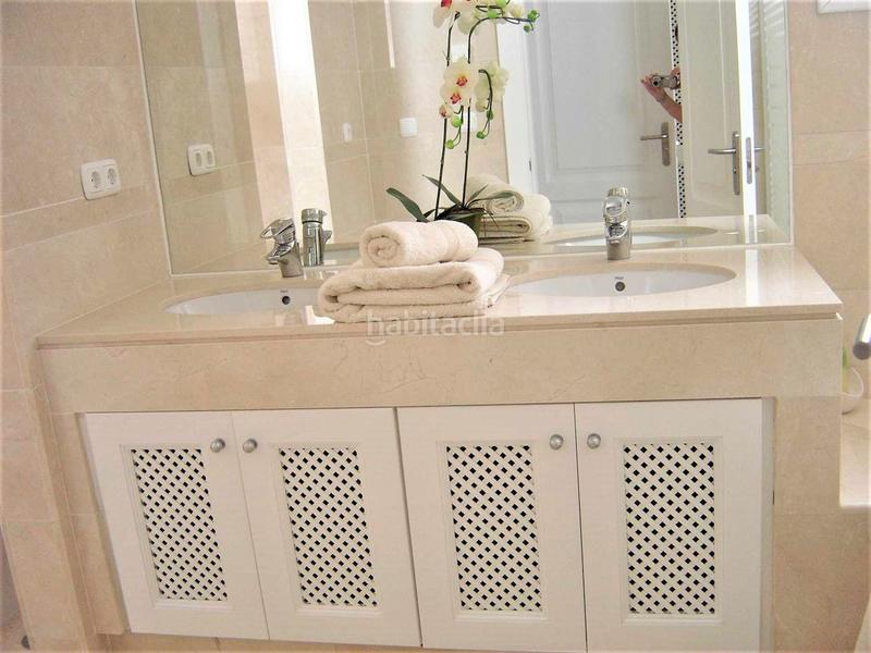 Foto f8b7ee09-8f6c-43c5-882e-b3fc69786b81. Piccolo appartamento con piscina in Las Brisas Marbella
