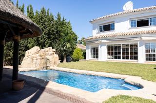 Casa a Mijas Golf. Villa llave en mano de 4 habitaciones en mijas golf con piscina