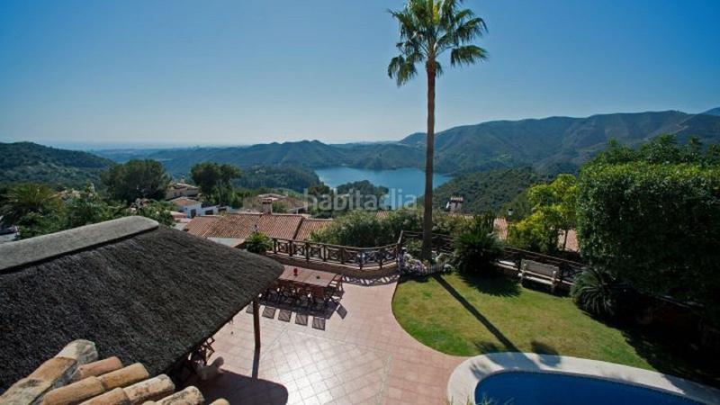 Foto a33e53f4-0b07-4599-b7eb-3dec802a5900. Casa vistas al mar, al lago y a la montaña desde esta villa de lujo. en Istán
