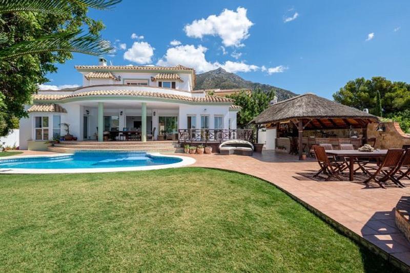 Foto e1372405-518d-49c7-a16e-7361f6acc8bc. Casa vistas al mar, al lago y a la montaña desde esta villa de lujo. en Istán