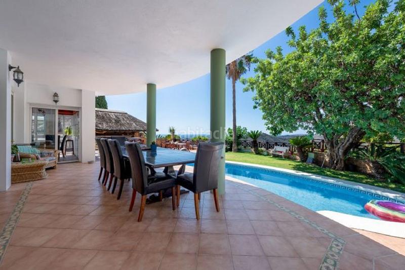 Foto e3d1d99e-944f-4d07-8446-b67b4b6a5b07. Casa vistas al mar, al lago y a la montaña desde esta villa de lujo. en Istán