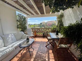 Apartament a Riviera del Sol. Ático de 3 habitaciones con vistas al mar.