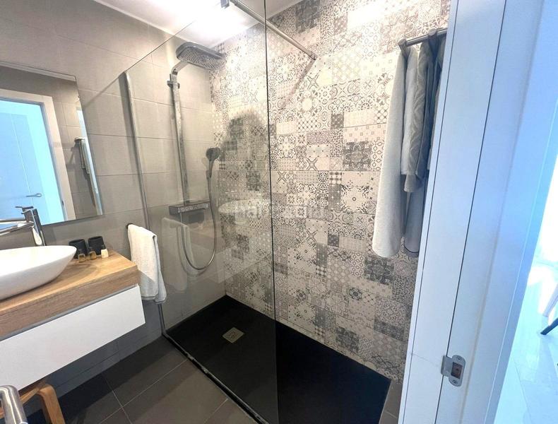 Foto cd5e2aa7-cd85-4932-a286-8cb2e3c48710. Apartamento ático reformado de 2 habitaciones junto a las mejores playas . en Marbella