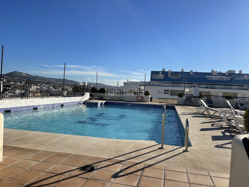 Foto ed8c7b54-12ba-40d6-bdaf-e29a232b5fd7. Apartament amb piscina a Playa Bajadilla - Puertos Marbella