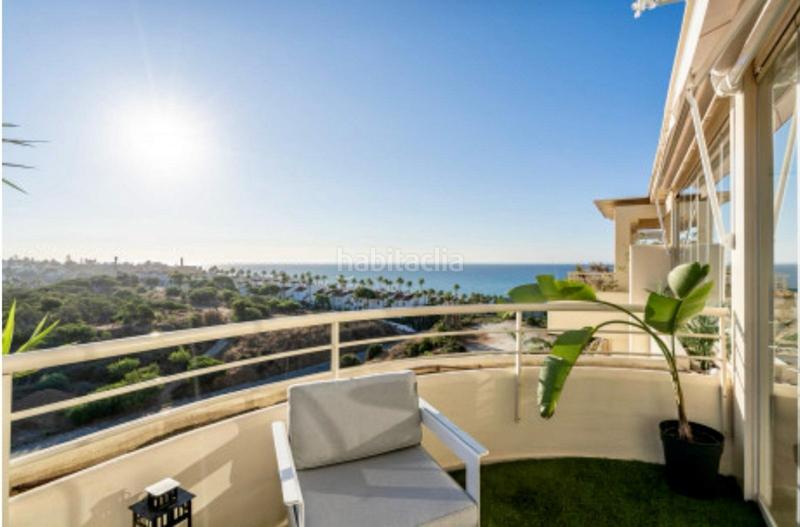 Foto e85decb7-8517-4add-ba15-b583e027e9c0. Apartamento ático renovado cerca del mar en El Faro de Calaburra - Chaparral Mijas