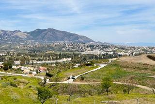 Masia a Mijas Golf. Terreno con finca, casa móvil y grandes criaderos.