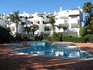 Apartament a La Carolina - Guadalpín. Hermoso apartamento en planta baja frente al mar en marbella.
