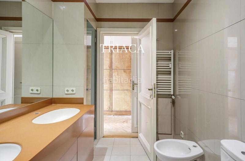 Foto 2de3b4a4-6adb-4214-b02c-48610a0ce5ce. Pis amb calefacció aparcament a Castellana Madrid