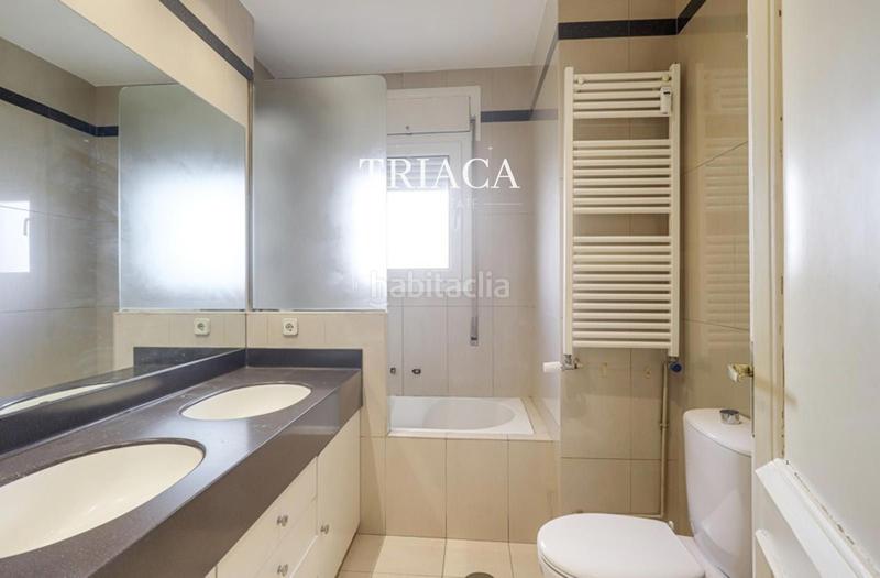 Foto f3f4e796-02b5-4e6b-880e-4190033b3e5e. Pis amb calefacció aparcament a Castellana Madrid