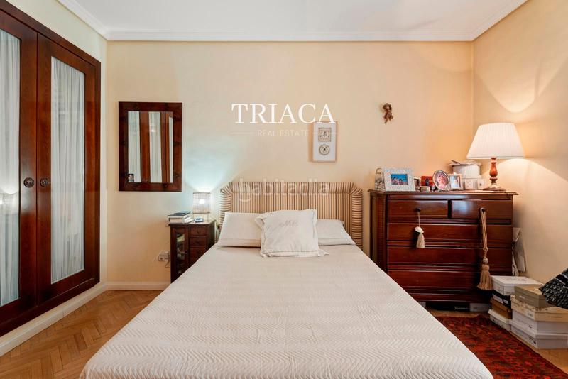 Foto 150497b8-263b-4a11-9b87-14c0b4552c56. Piso vivienda con balcones y gran potencial de reforma en trafalgar en Madrid