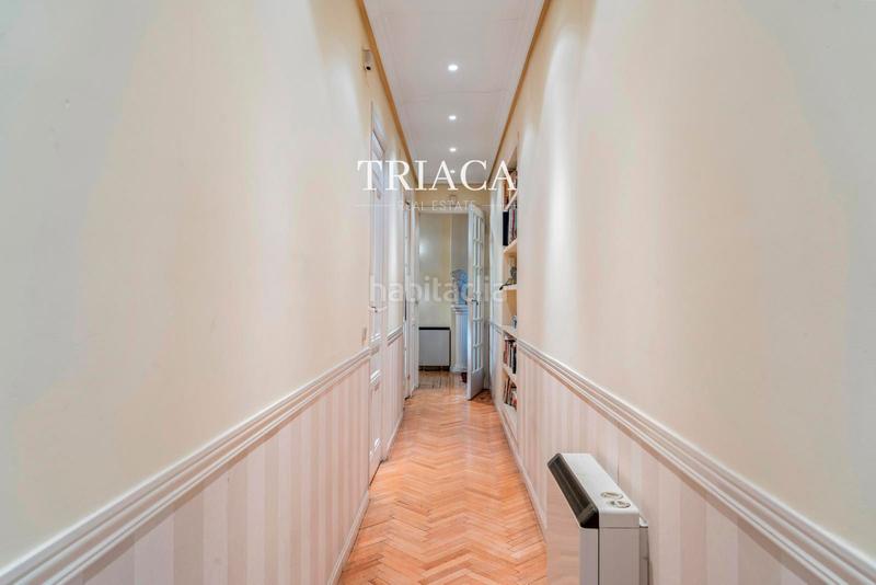 Foto 19655e51-b8d7-42a3-9b57-d2b6b5bbfa95. Piso vivienda con balcones y gran potencial de reforma en trafalgar en Madrid