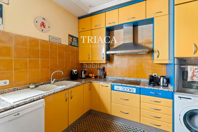 Foto 3f765a1d-e247-4083-bfcb-26fde8b8178b. Piso vivienda con balcones y gran potencial de reforma en trafalgar en Madrid