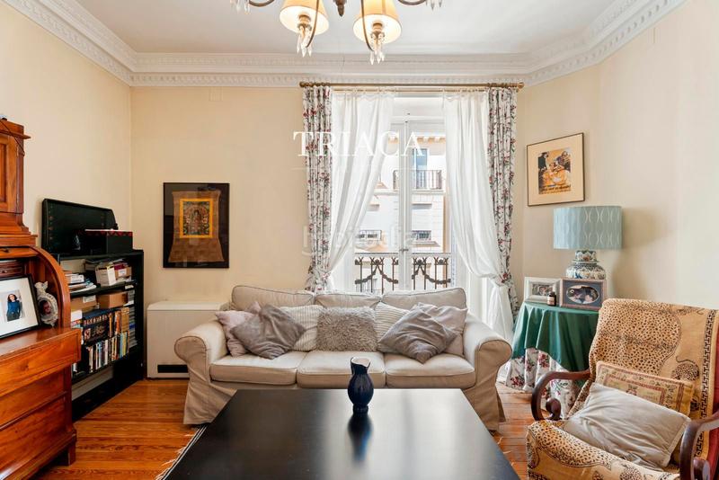 Foto 9962f415-f914-4e6e-9952-d192b28ca046. Piso vivienda con balcones y gran potencial de reforma en trafalgar en Madrid