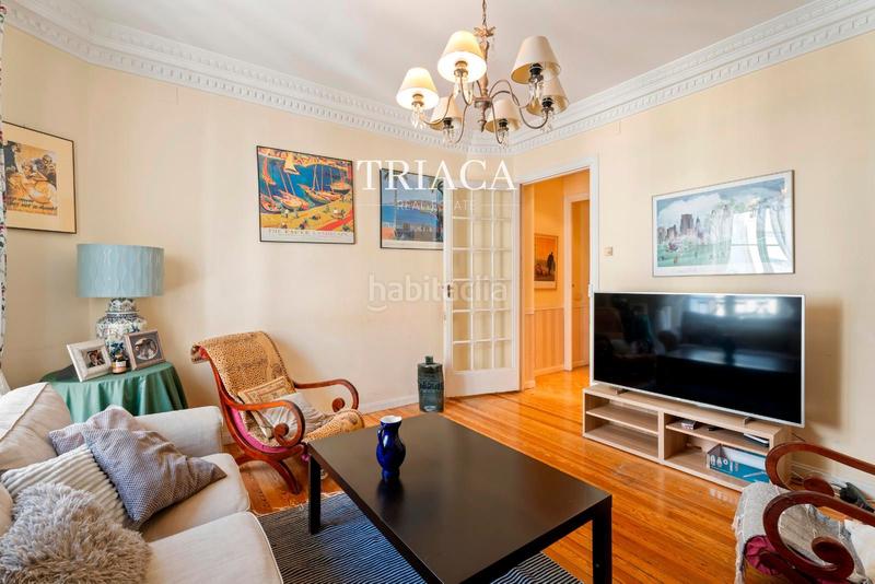 Foto 9a6bc730-f035-480c-9a93-31d002f6c481. Piso vivienda con balcones y gran potencial de reforma en trafalgar en Madrid