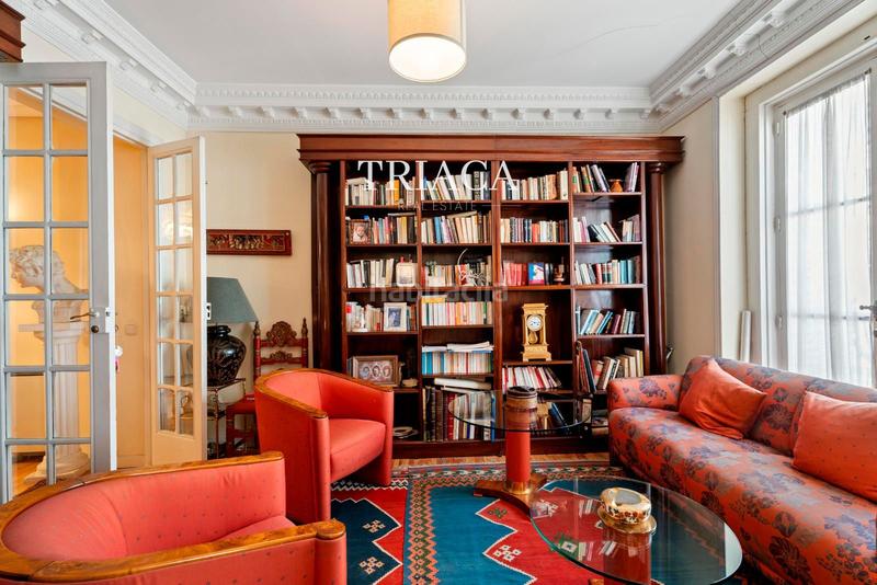 Foto d2f2d519-79b9-4b53-a22c-3cf3cdcfae6c. Piso vivienda con balcones y gran potencial de reforma en trafalgar en Madrid