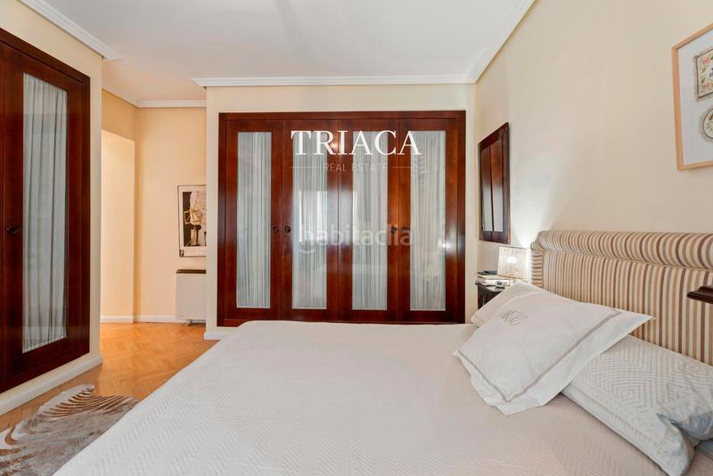 Foto faa48405-1959-4d60-9976-669ec6792e54. Piso vivienda con balcones y gran potencial de reforma en trafalgar en Madrid