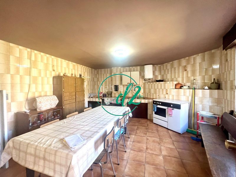 Foto 458b7dfd-ec98-48bf-b32f-5de12d23764b. Casa aparellada amb aparcament a Maceda