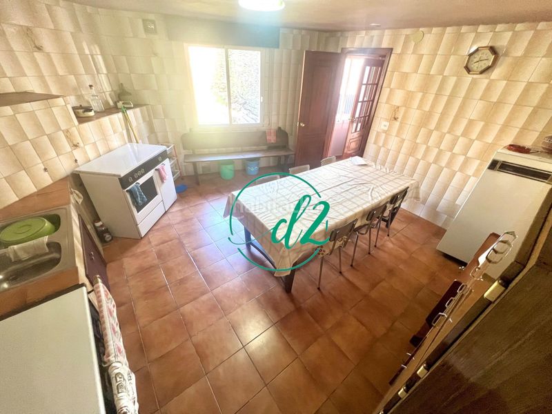 Foto 5891b92e-9da3-4875-8950-f4e459060045. Casa aparellada amb aparcament a Maceda