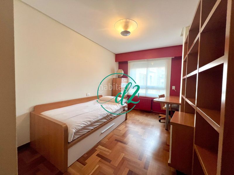 Foto 9d6e3732-dde8-43de-a38f-a8450bb4a1e1. Lloguer pis amb aparcament a Centro Ourense