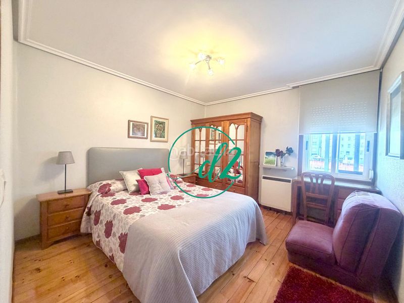 Foto 67432a0e-35a9-40b0-8012-4794212581fe. Rent flat with heating in Centro Ourense
