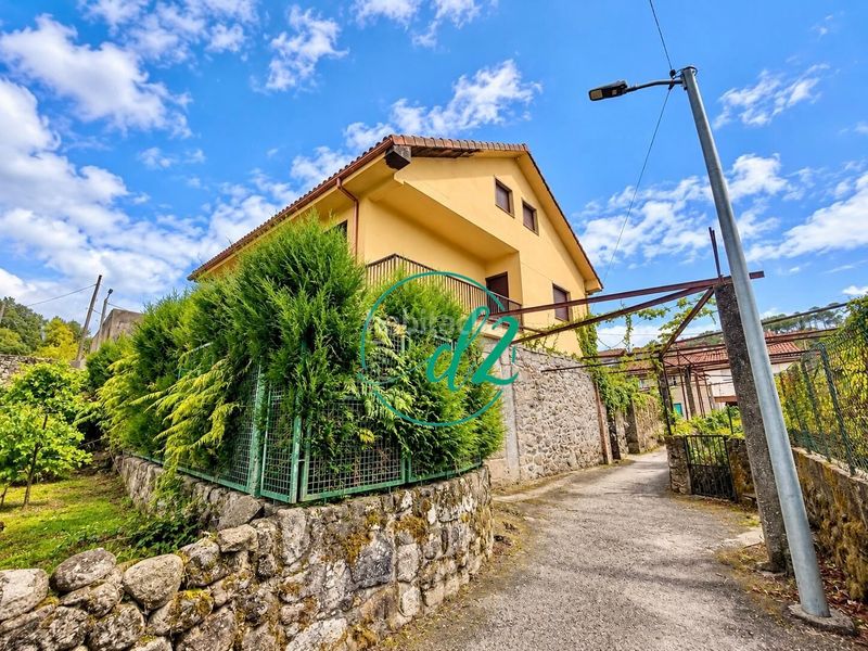 Foto b7b4a0cd-834e-411c-bd5e-54ca8560814d. Casa amb aparcament a Lobios