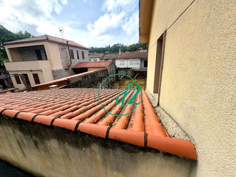 Foto c3e123e1-d8f8-4cbf-bad2-233ce03c0e9a. Casa amb aparcament a Lobios