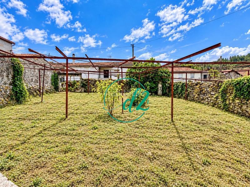 Foto f76a4e1b-e4c8-4a90-8fb6-2f54d144a743. Casa amb aparcament a Lobios