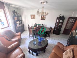 Piso en Couto. Se vende amplio piso completamente exterior con plaza de garaje