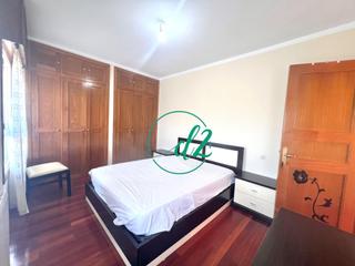 Piso en As Lagoas. Se vende piso seminuevo con vistas panoramicas en las lagunas. r
