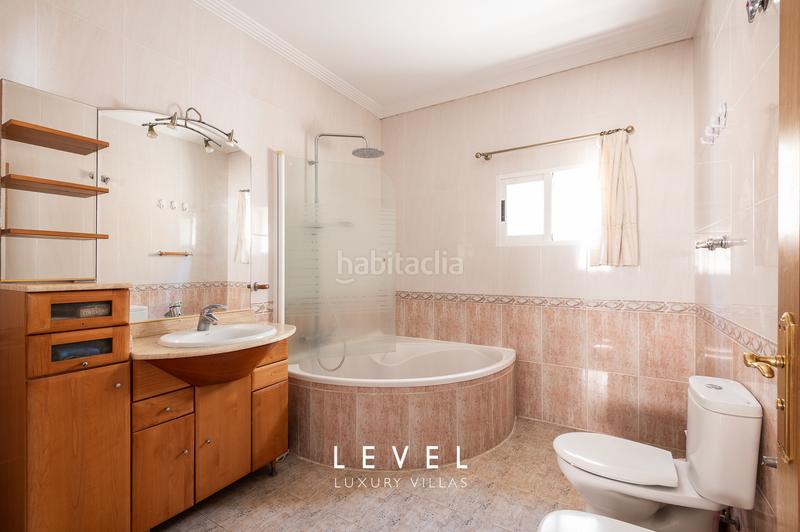 Foto f1f28056-b3b1-4145-b0ec-1ad5b4e83359. Xalet amb calefacció piscina a Zona Avenida Alta - Auditorio Torrent